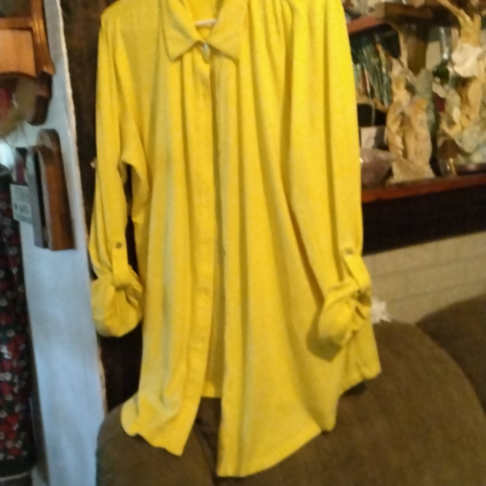 2X Premier gorgeous yellow button down front button tab sleeve stretch Blouse.